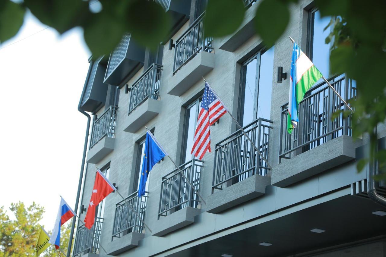 Human Hotel Tashkent Bagian luar foto