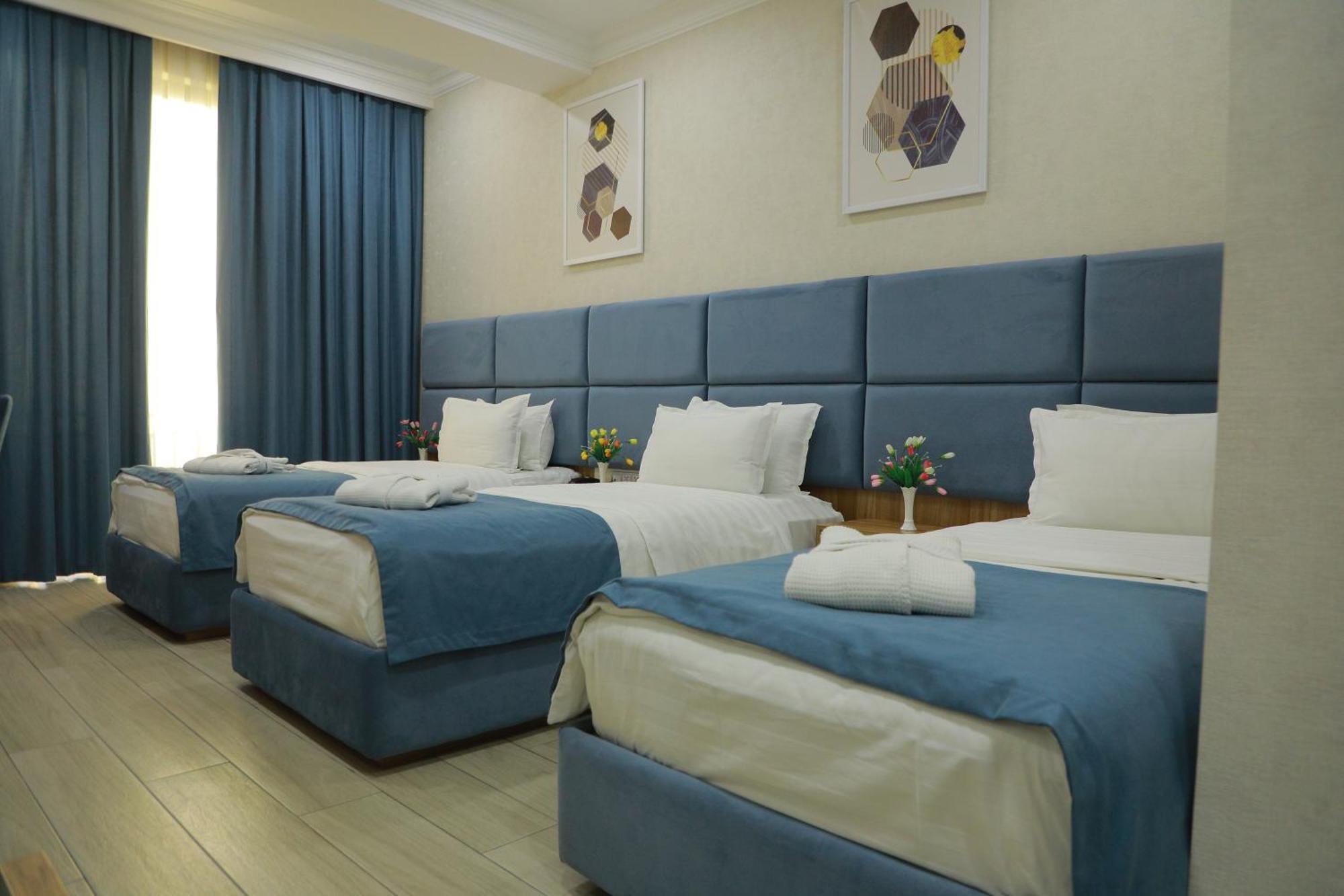 Human Hotel Tashkent Bagian luar foto