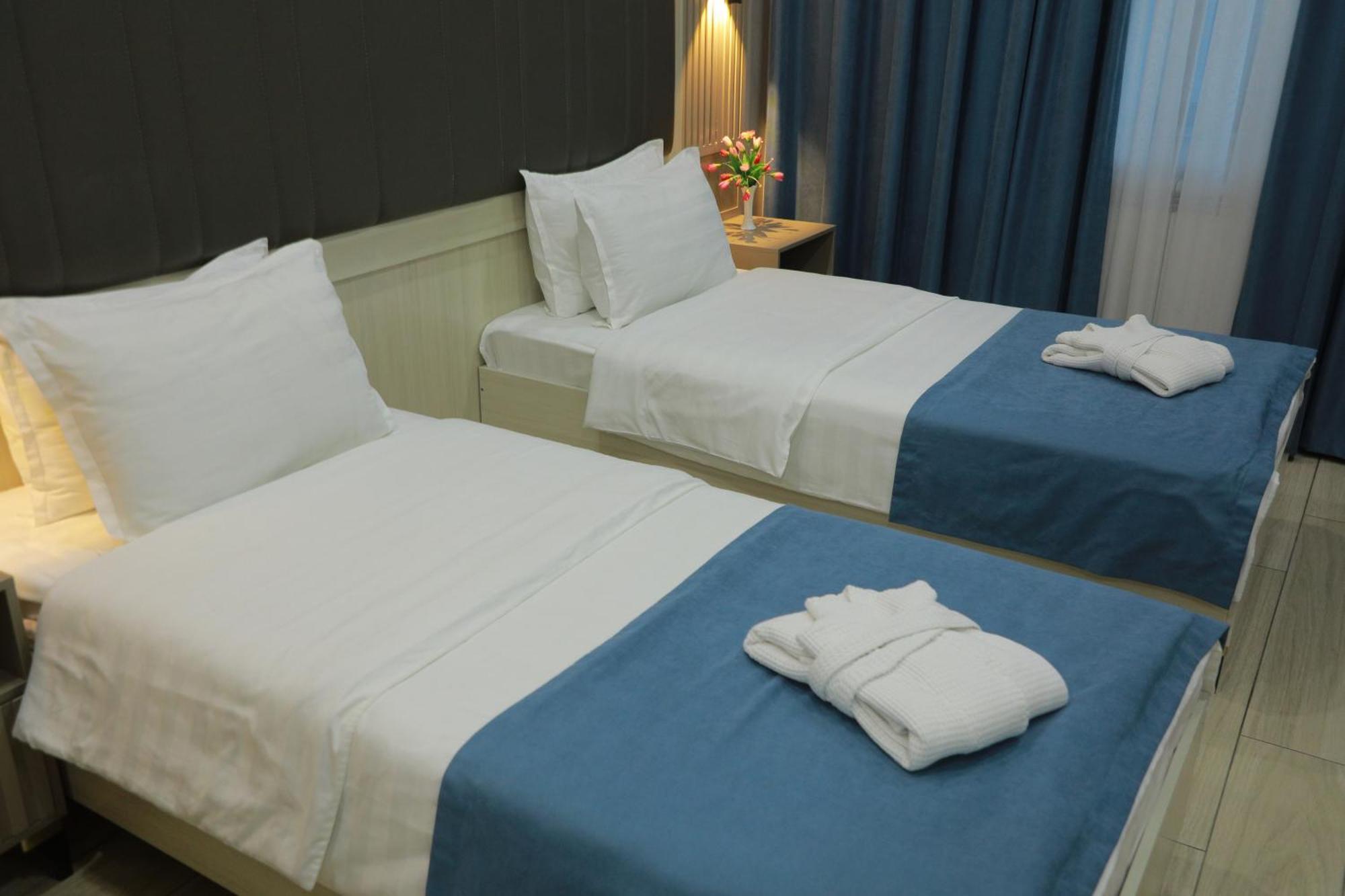 Human Hotel Tashkent Bagian luar foto