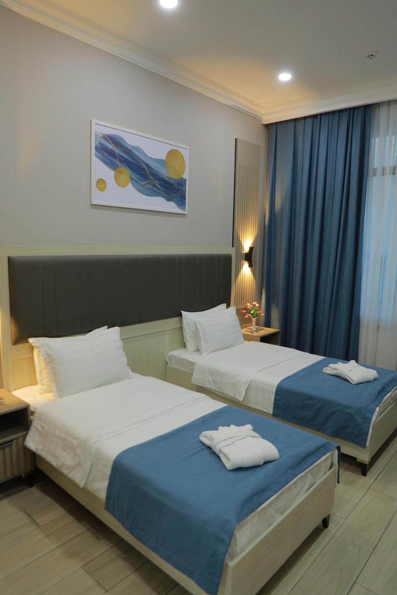 Human Hotel Tashkent Bagian luar foto