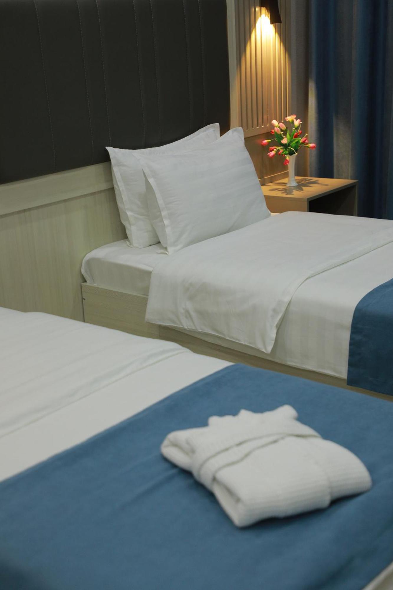 Human Hotel Tashkent Bagian luar foto