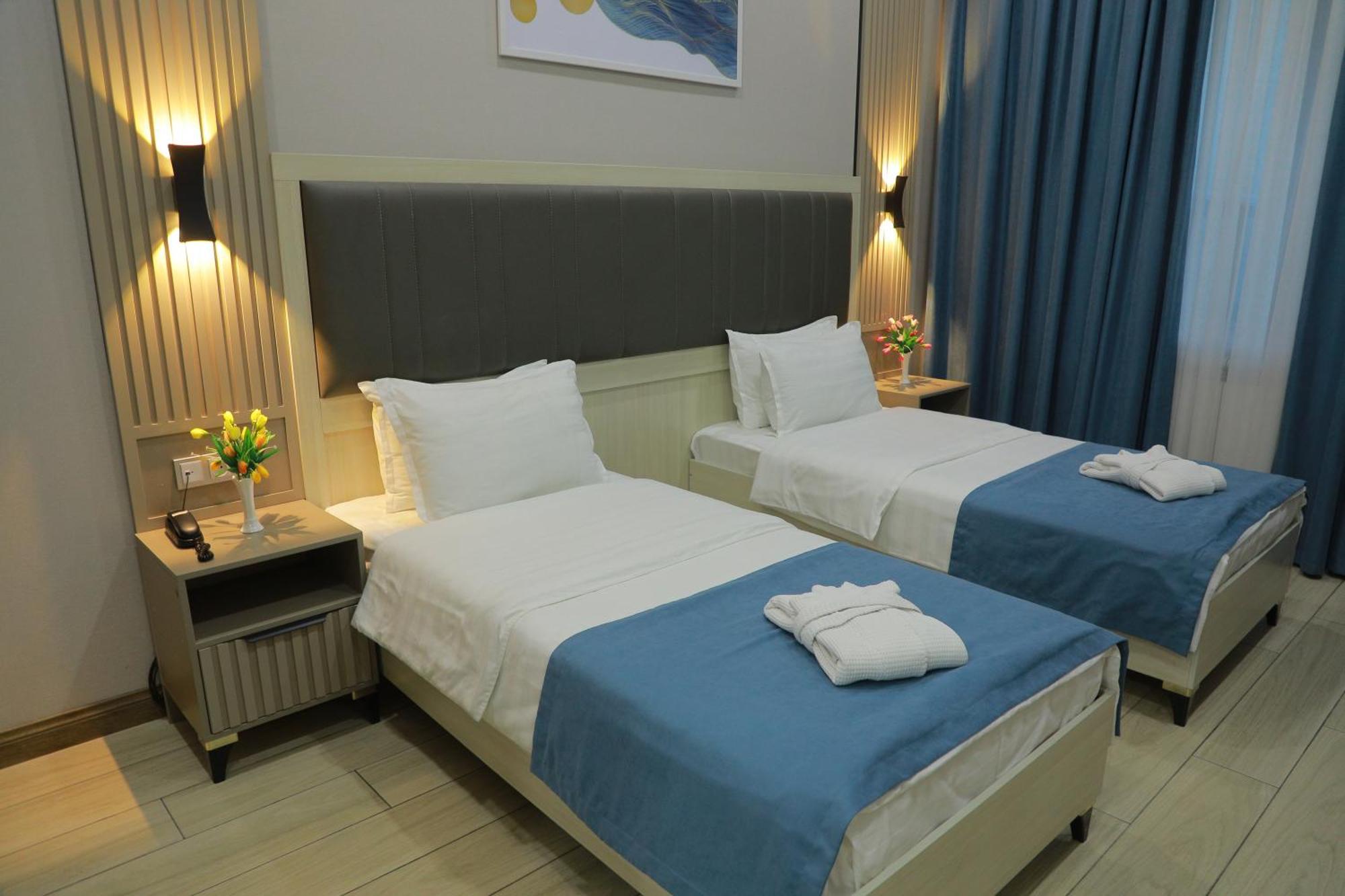 Human Hotel Tashkent Bagian luar foto