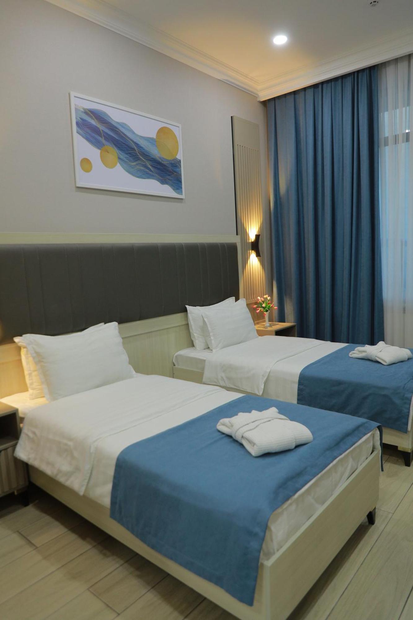 Human Hotel Tashkent Bagian luar foto
