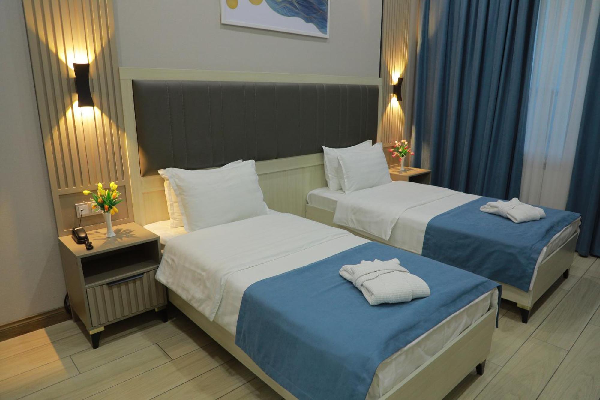Human Hotel Tashkent Bagian luar foto