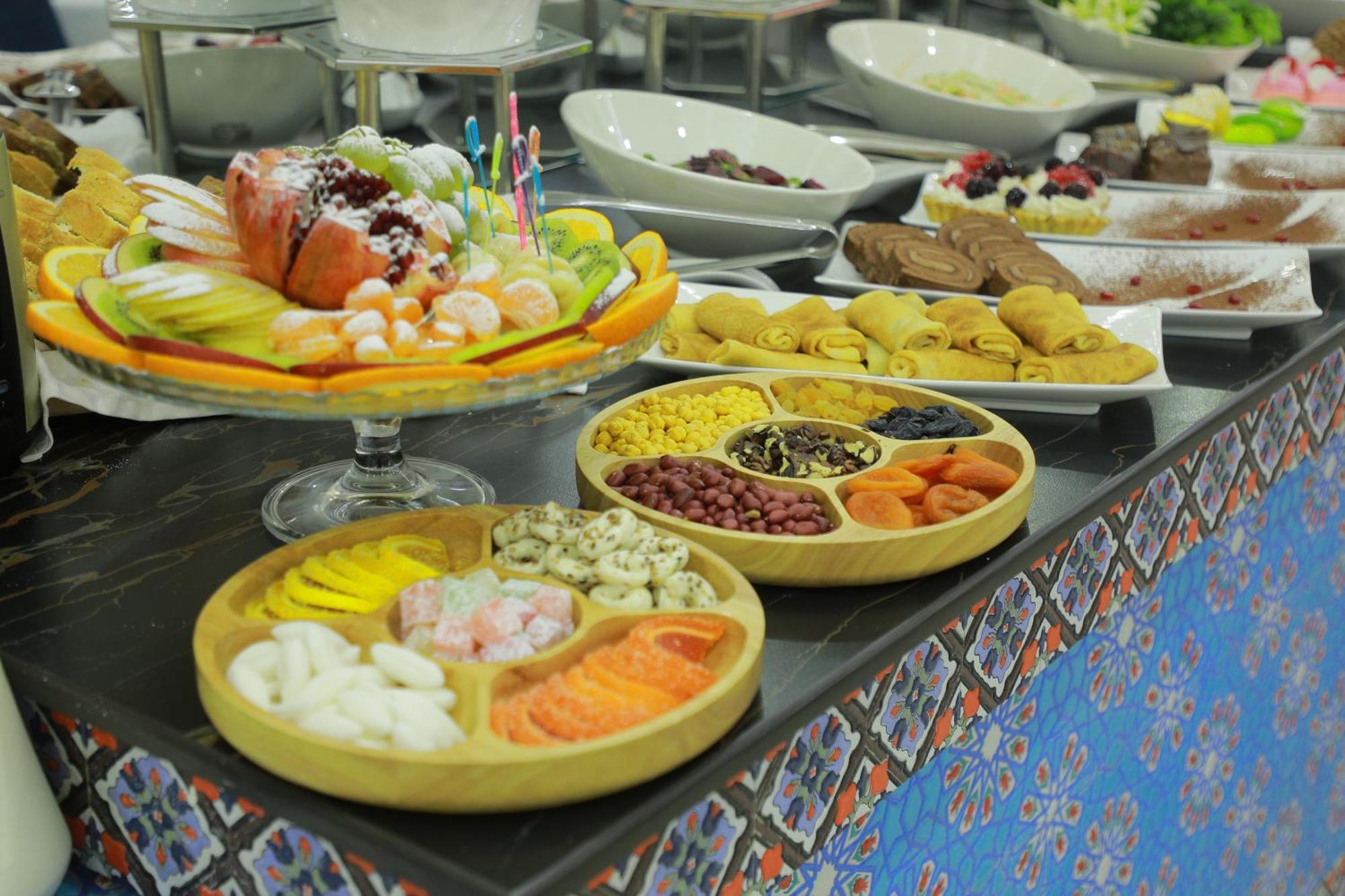 Human Hotel Tashkent Bagian luar foto