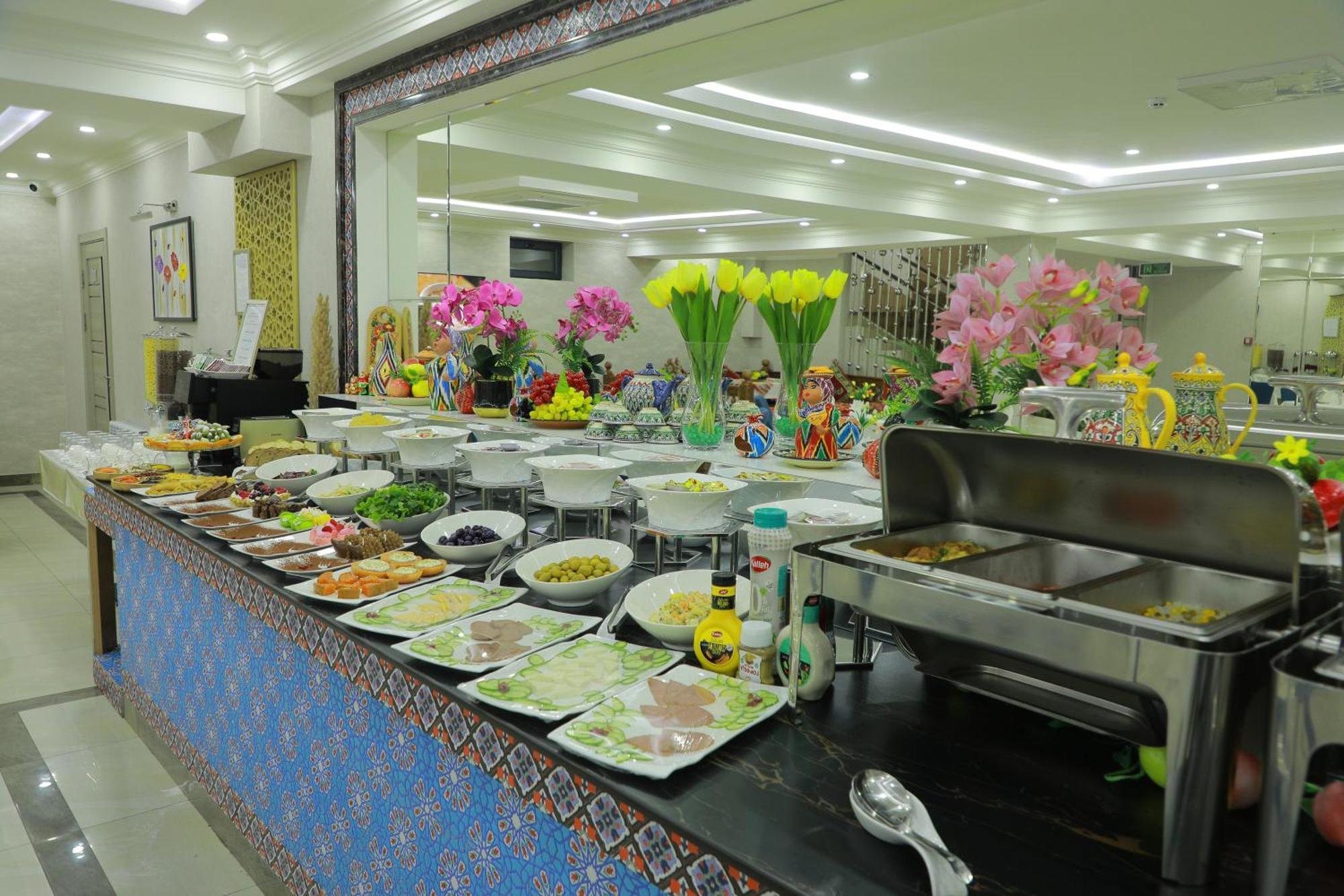 Human Hotel Tashkent Bagian luar foto