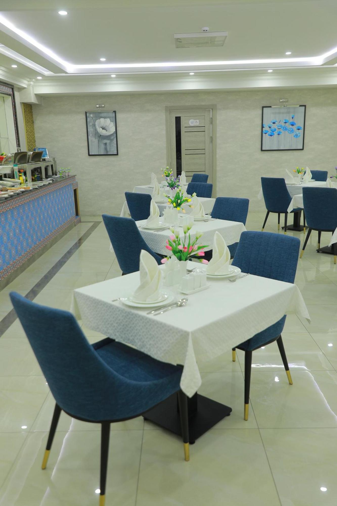 Human Hotel Tashkent Bagian luar foto