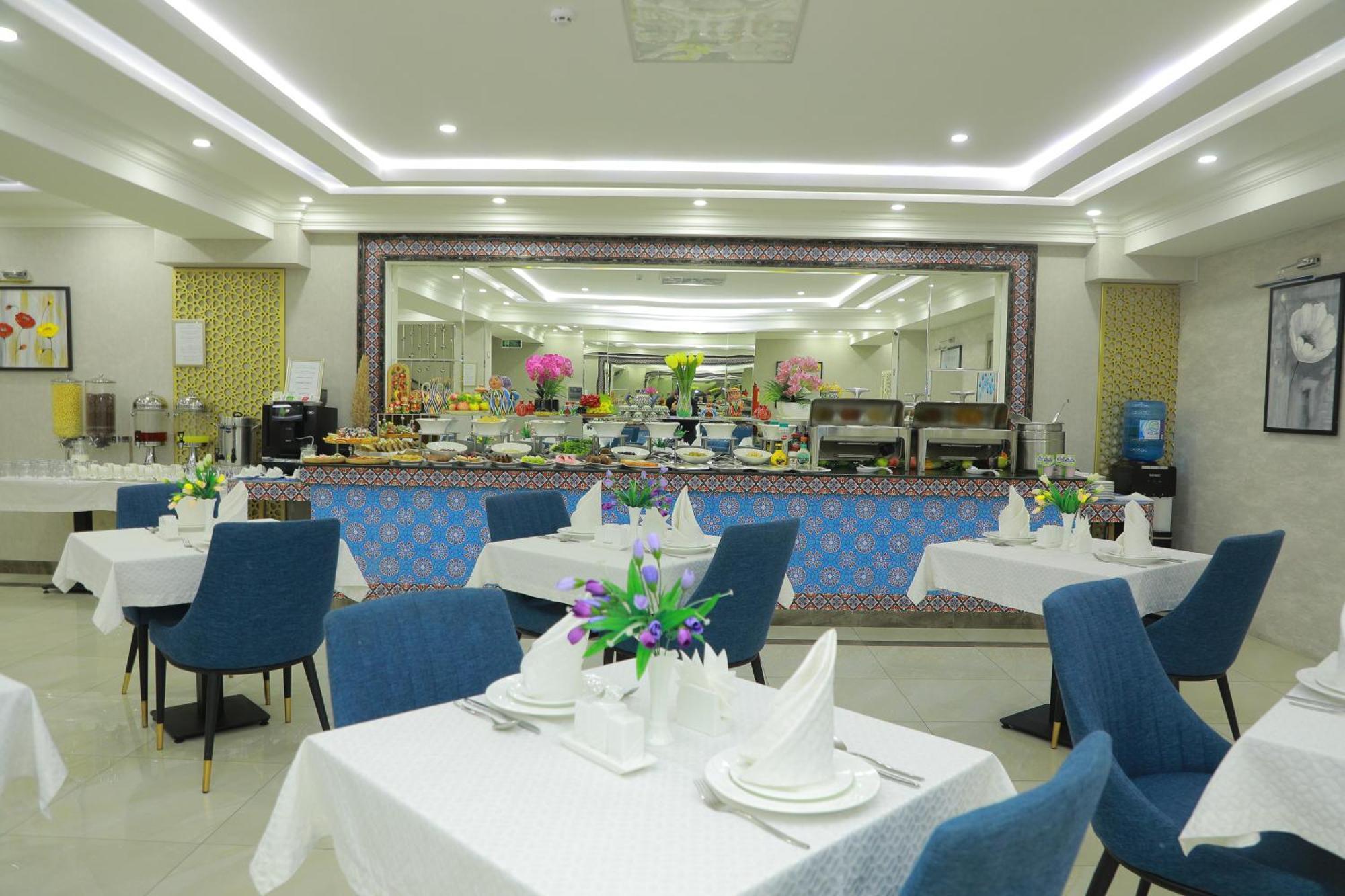 Human Hotel Tashkent Bagian luar foto