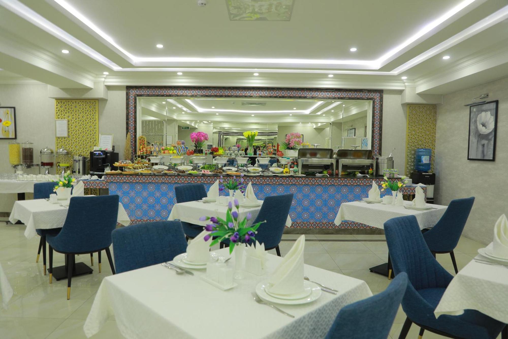 Human Hotel Tashkent Bagian luar foto