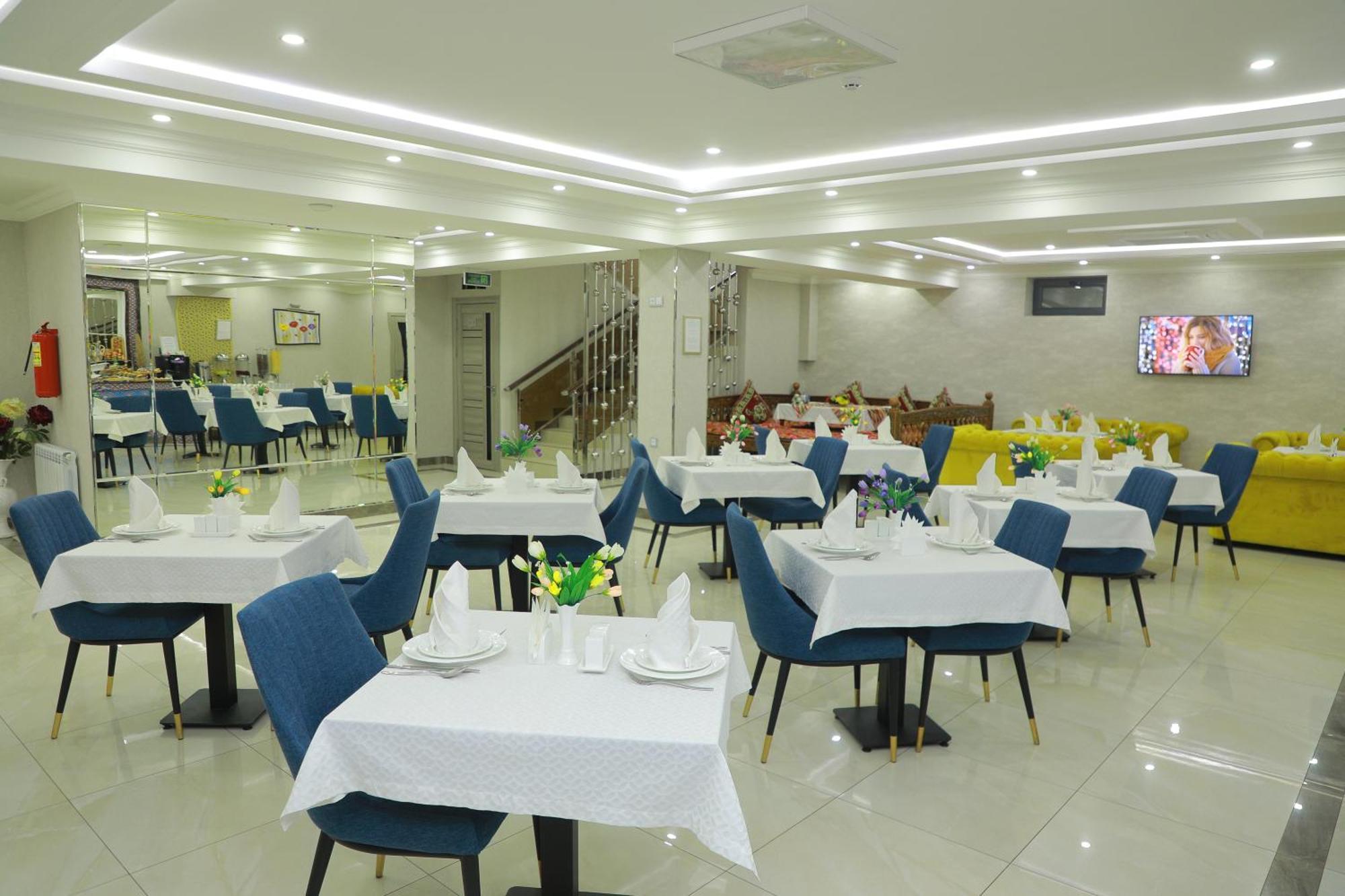 Human Hotel Tashkent Bagian luar foto