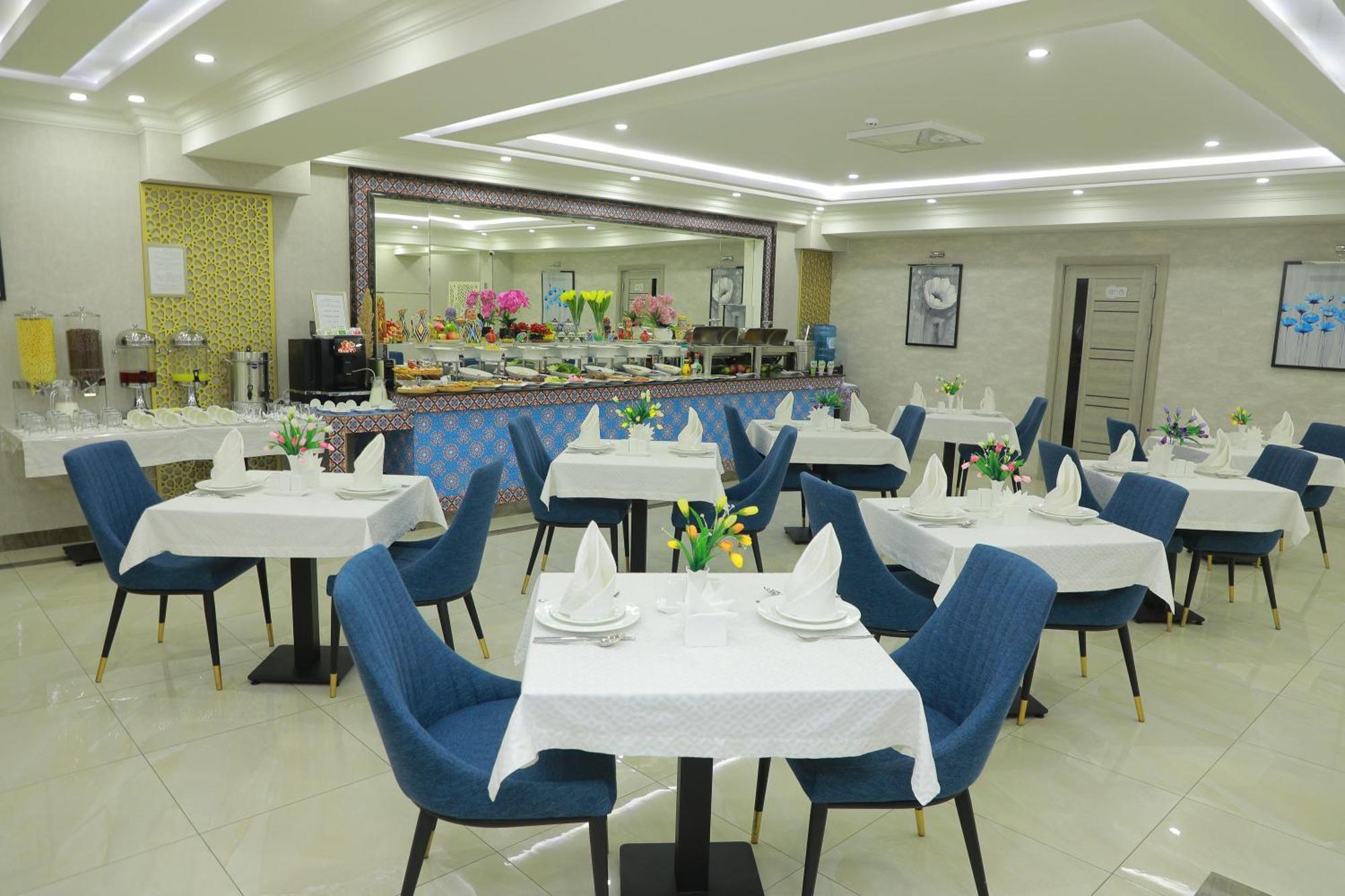 Human Hotel Tashkent Bagian luar foto