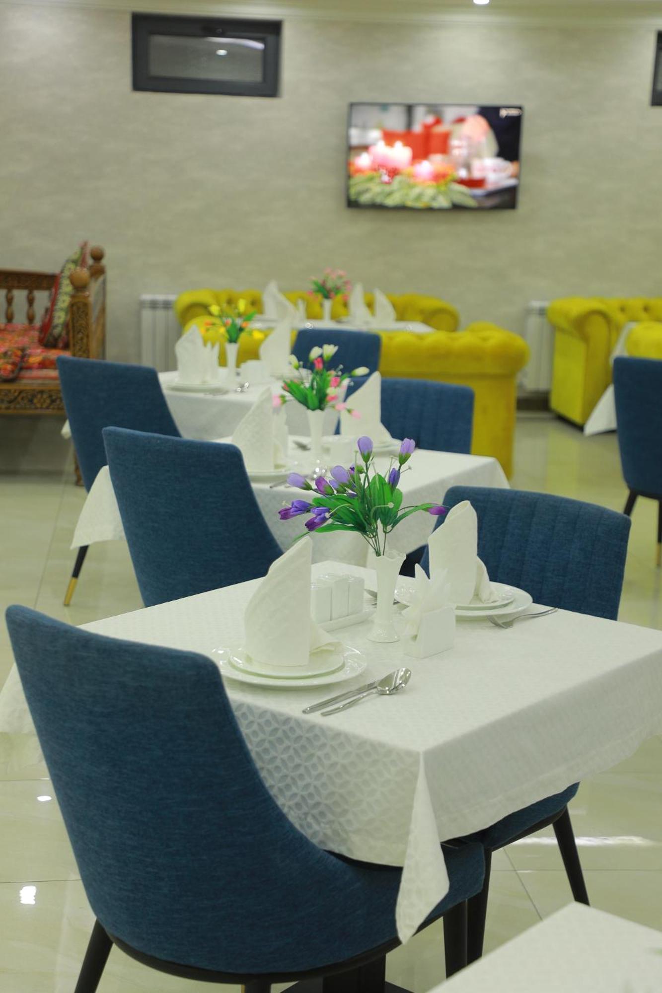 Human Hotel Tashkent Bagian luar foto