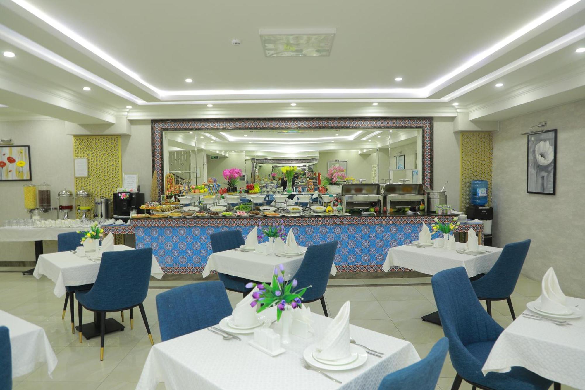 Human Hotel Tashkent Bagian luar foto