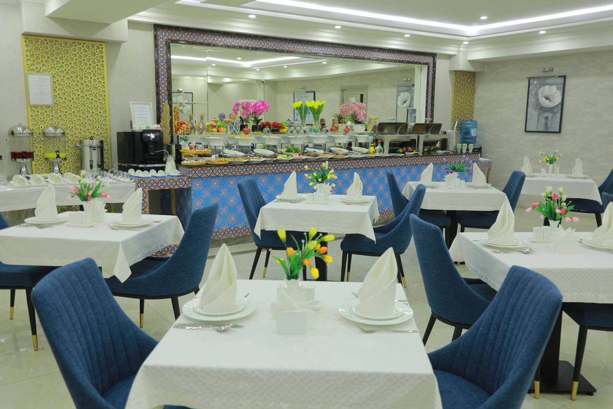 Human Hotel Tashkent Bagian luar foto