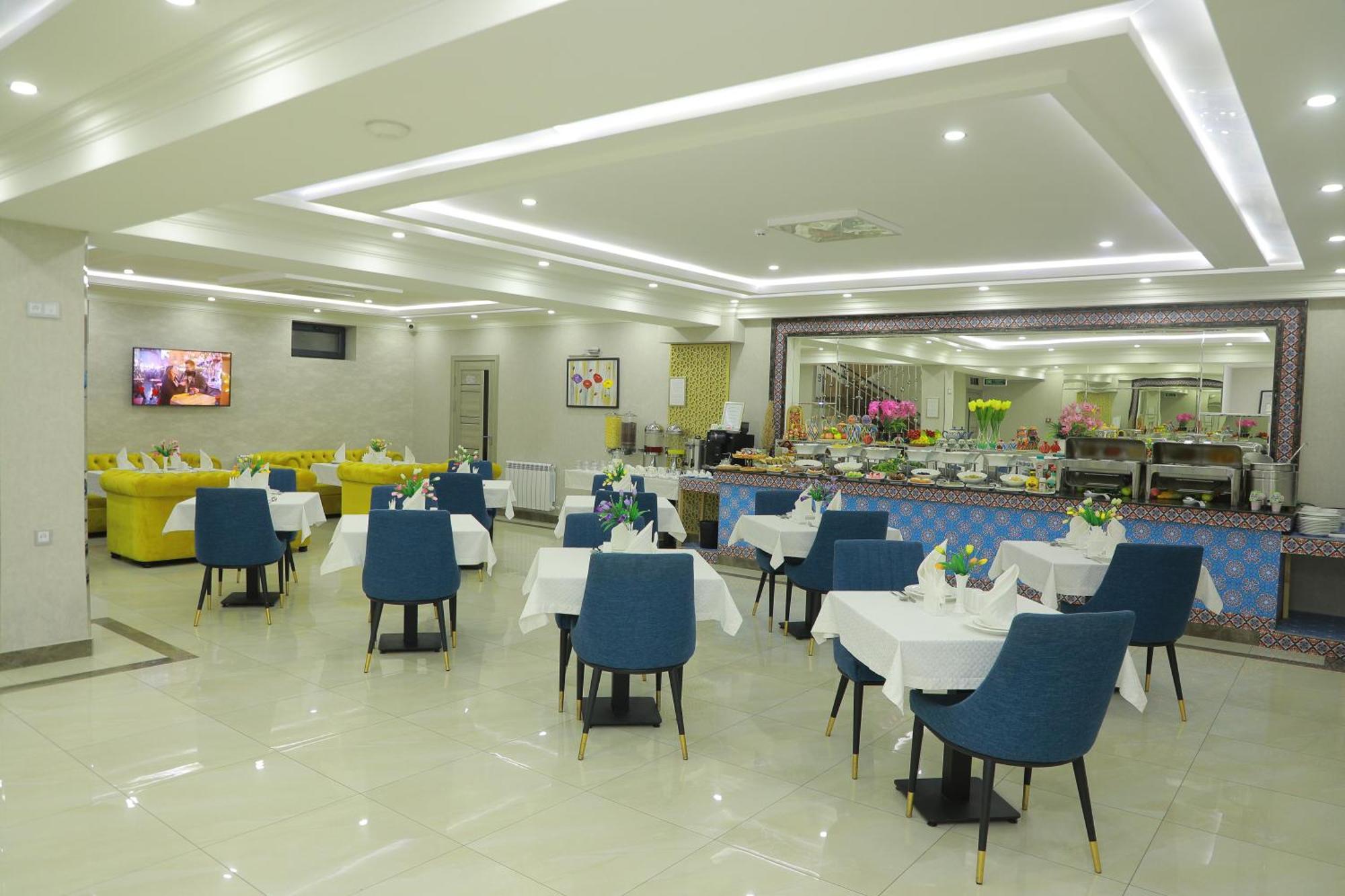 Human Hotel Tashkent Bagian luar foto