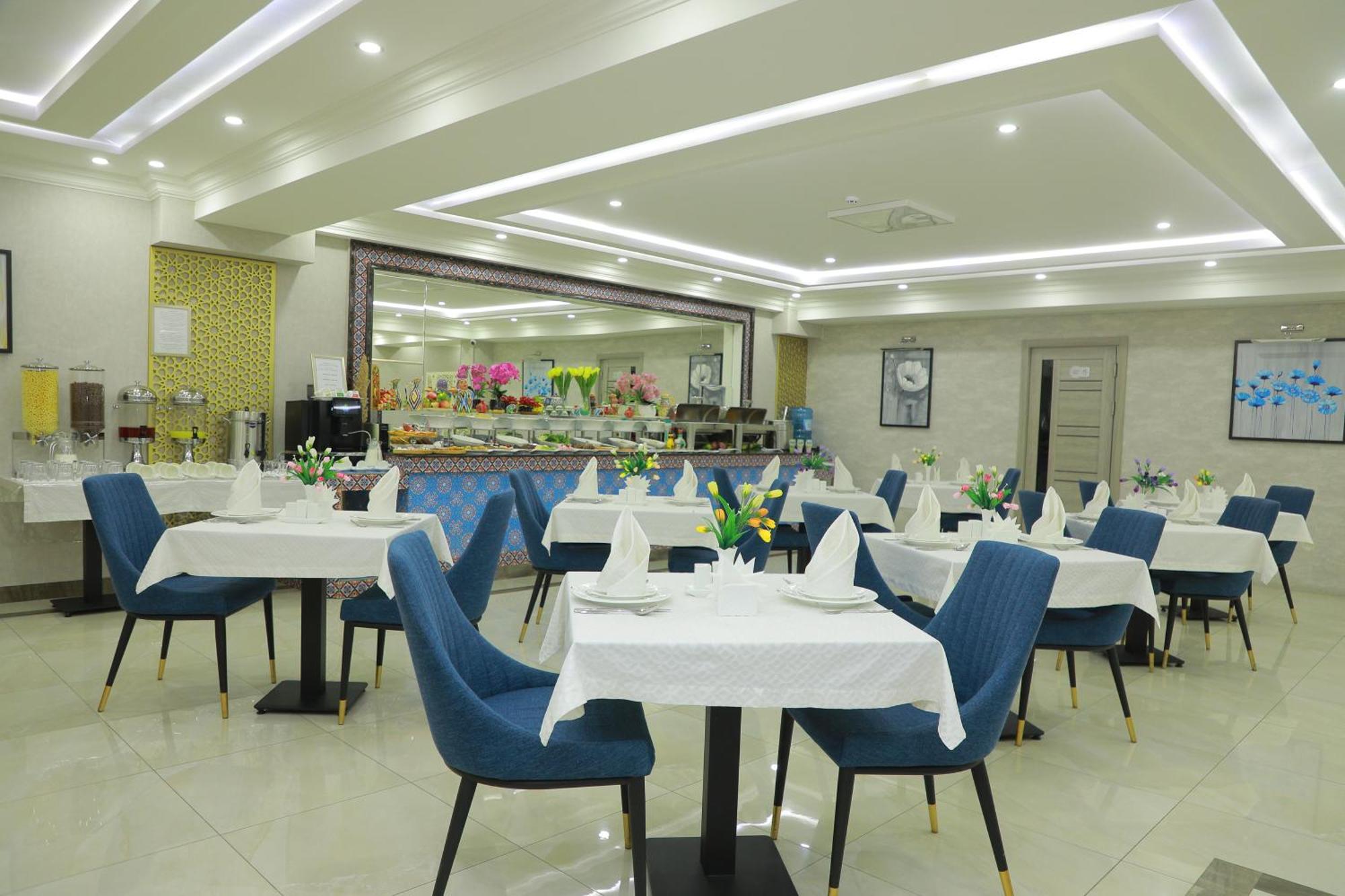 Human Hotel Tashkent Bagian luar foto