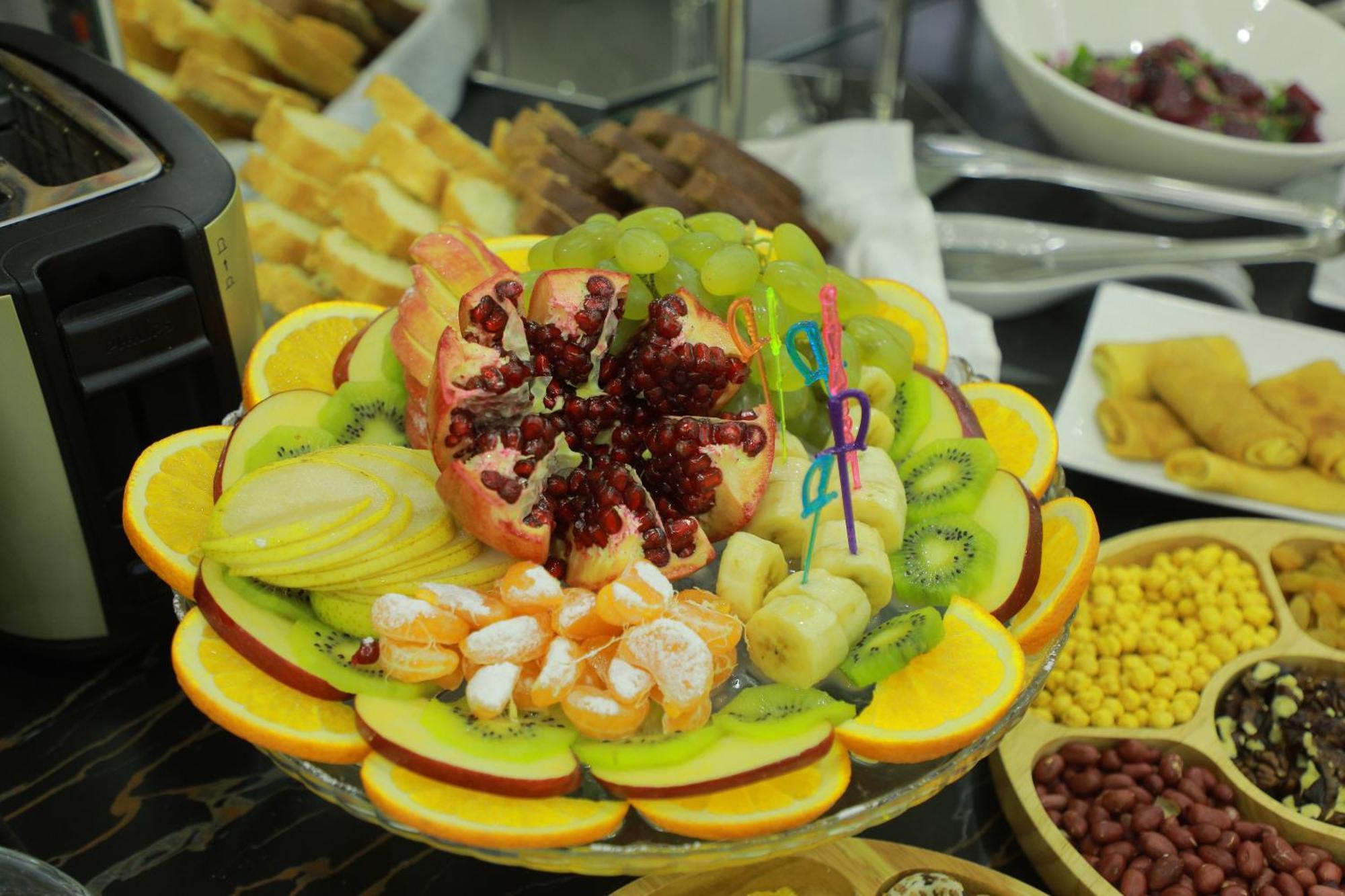 Human Hotel Tashkent Bagian luar foto