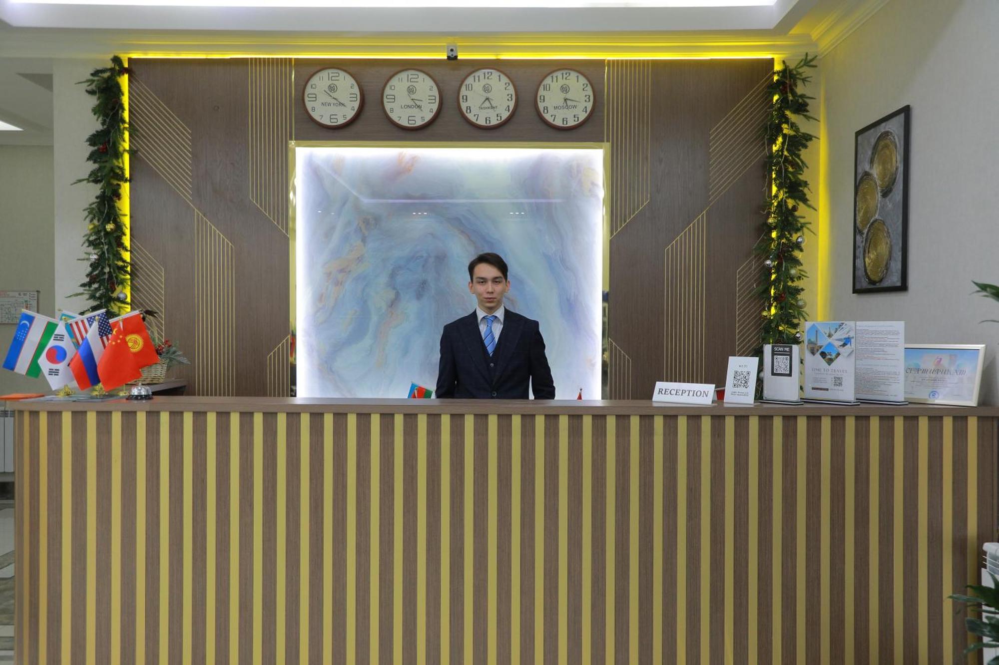 Human Hotel Tashkent Bagian luar foto
